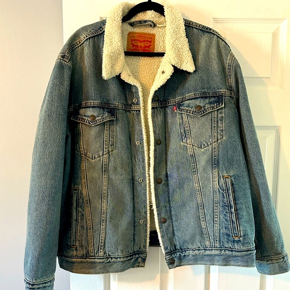 Levi's Other - Sold!!! Levi’s Vintage Inspire Sherpa Trucker